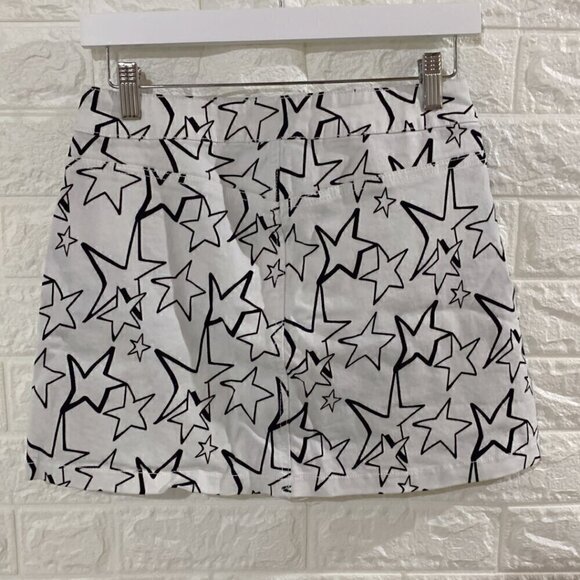EXCELLENT CONDITION SKIRT | BLACK WHITE | STARS PATTERN | FOUR POCKETS - Picture 5 of 6